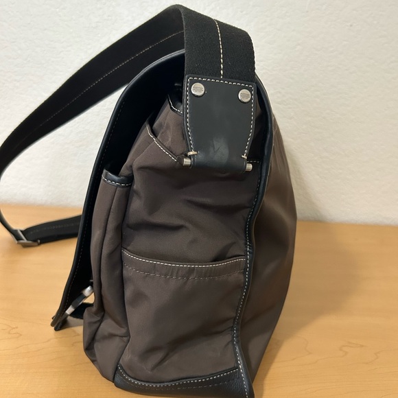 Coach Dark Brown Voyager Messanger Bag - Picture 10 of 16